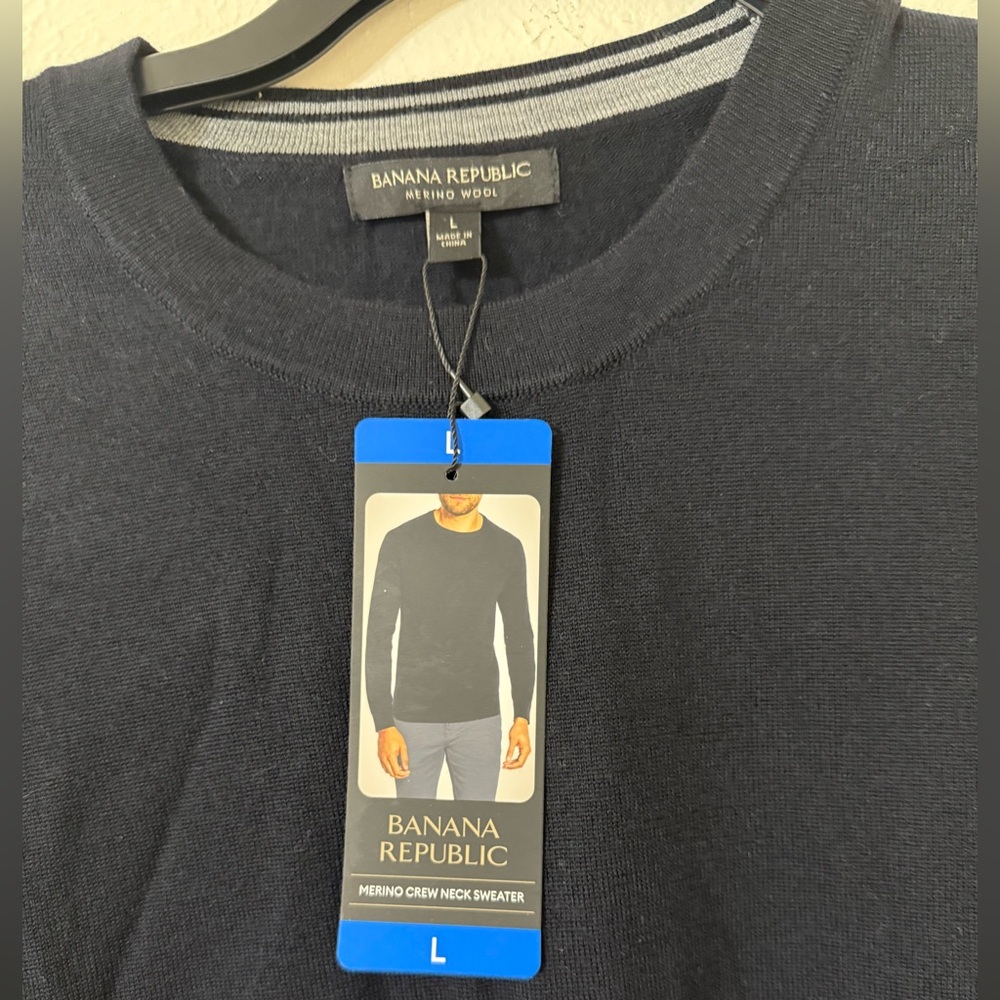 Banana Republic Men’s Crew Neck Sweater - Picture 7 of 9